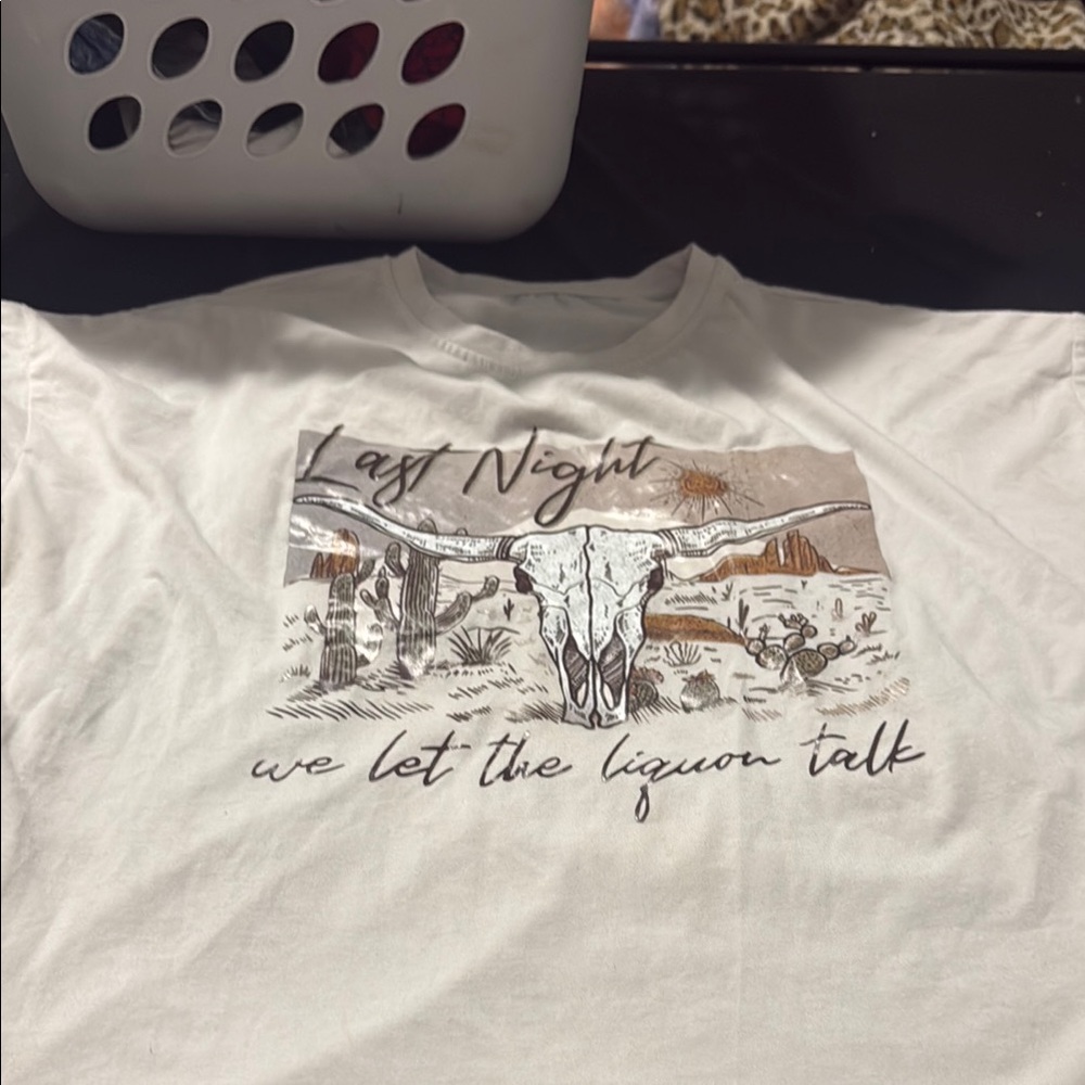 Graphic Tee with Longhorn Design